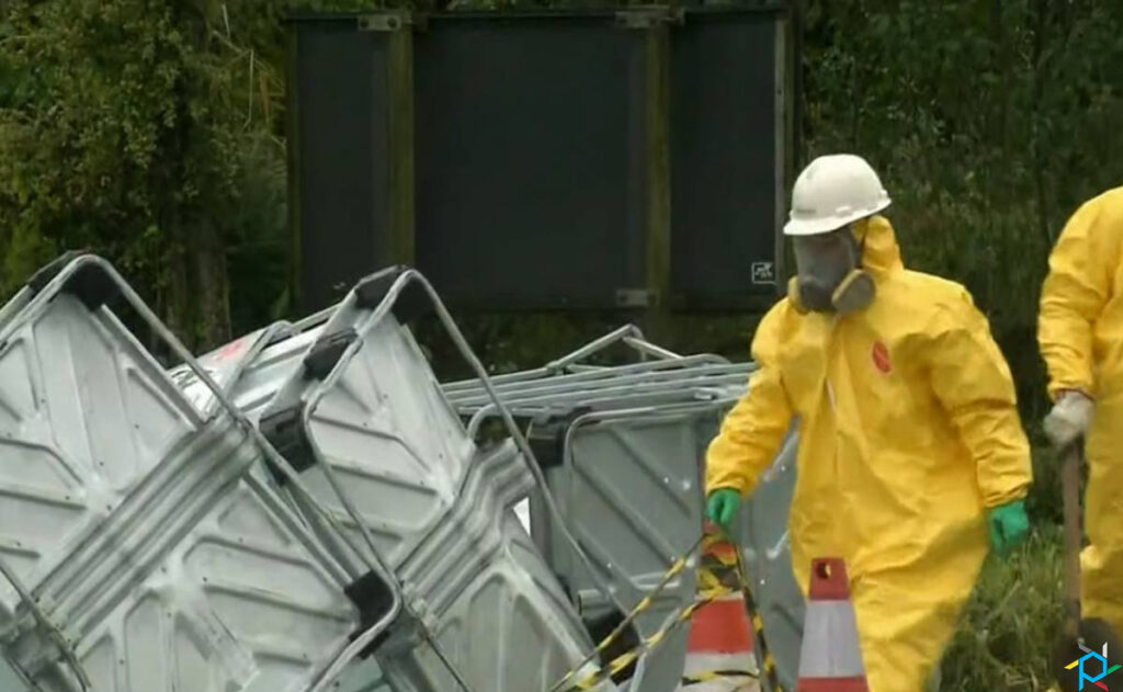 BR 277: Vazamento de carga tóxica exige limpeza minuciosa