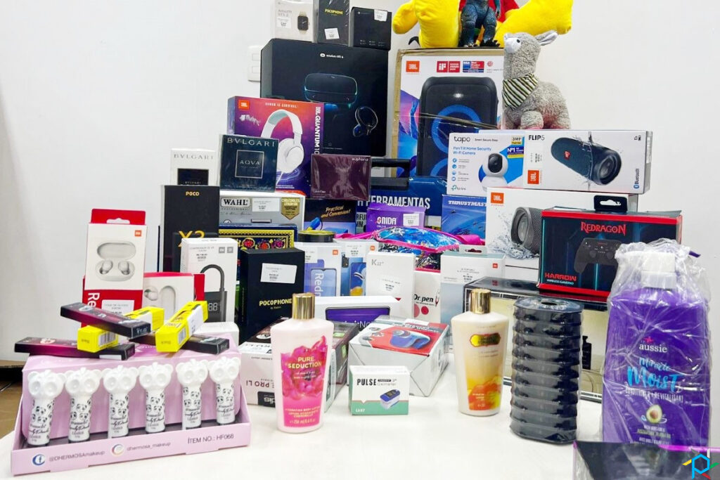 Bazar em Curitiba tem celulares e itens apreendidos pela Receita